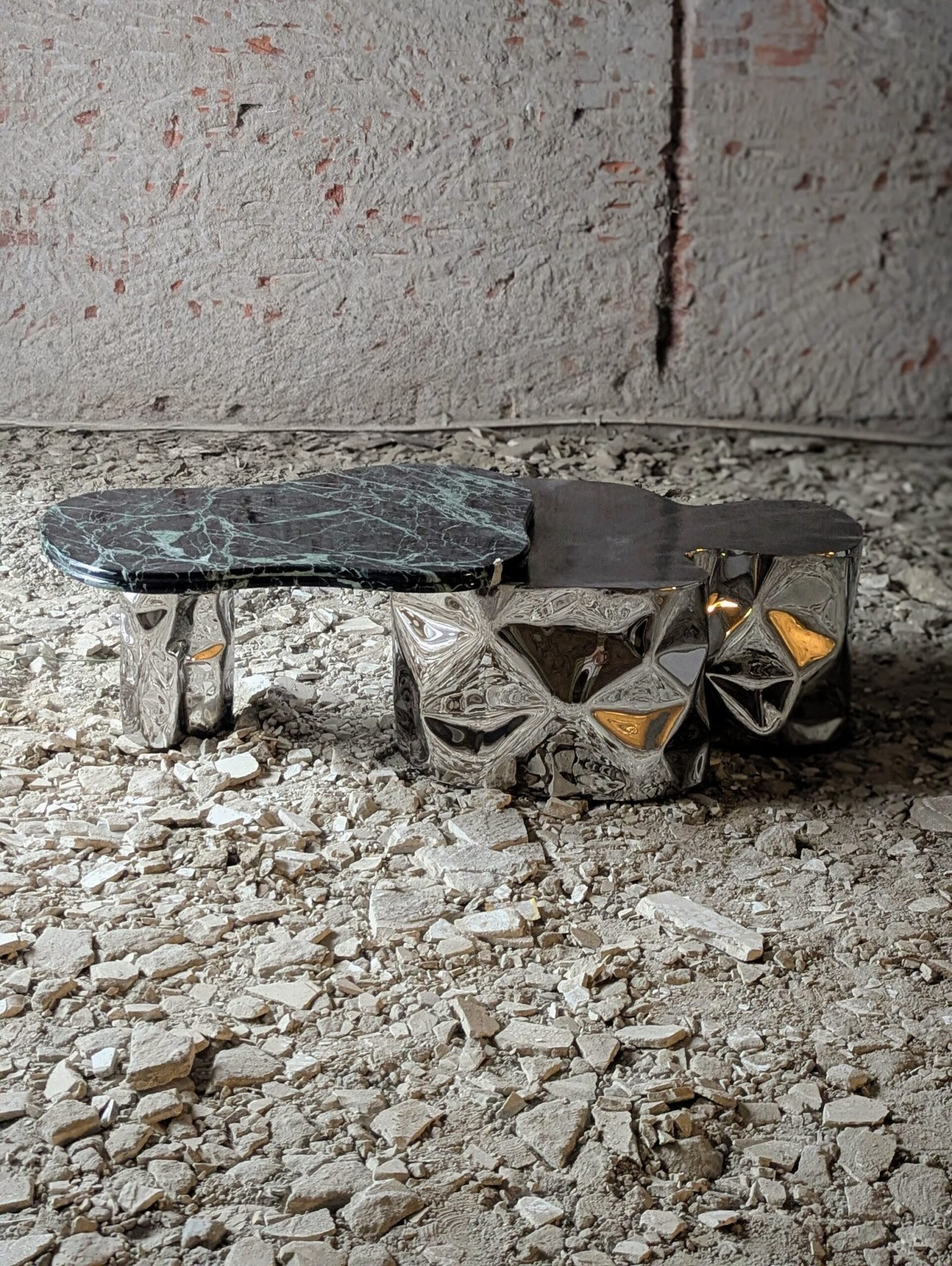 Colgada Coffee Table