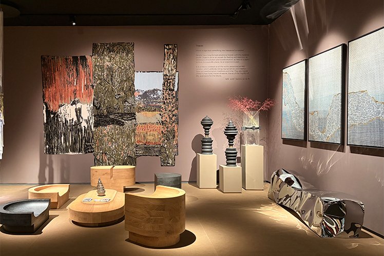 PAD London exhibition booth with Nitush-Aroosh sculptural bench in polished stainless steel.